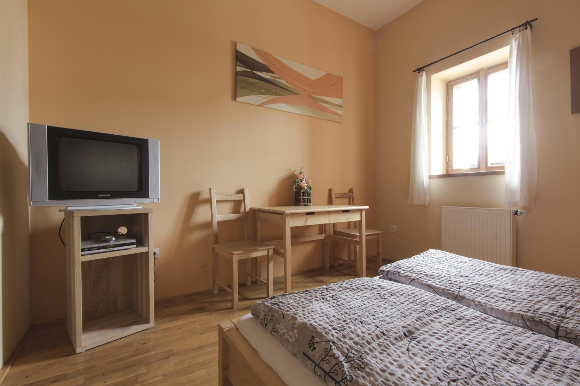 Penzion Ve Stoleti Loděnice Стая снимка